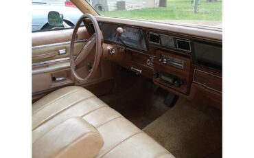 Chevrolet-Caprice-1977-Tan-Tan-1