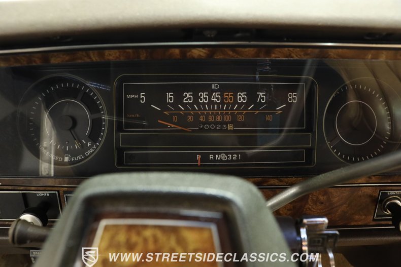 Chevrolet-Caprice-1981-Beige-Camel-27