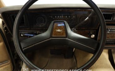Chevrolet-Caprice-1981-Beige-Camel-32