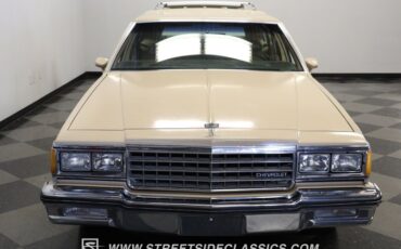 Chevrolet-Caprice-1981-Beige-Camel-37