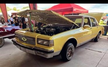 Chevrolet-Caprice-1987-Sedan-1