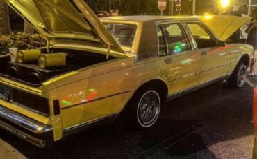 Chevrolet-Caprice-1987-Sedan-2