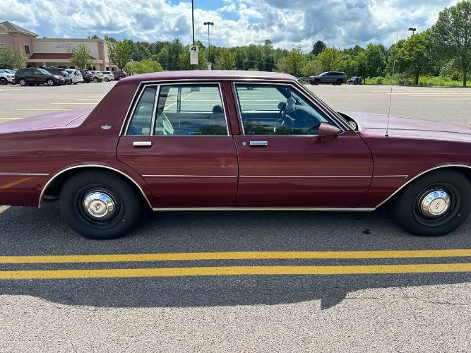 Chevrolet-Caprice-1989-9