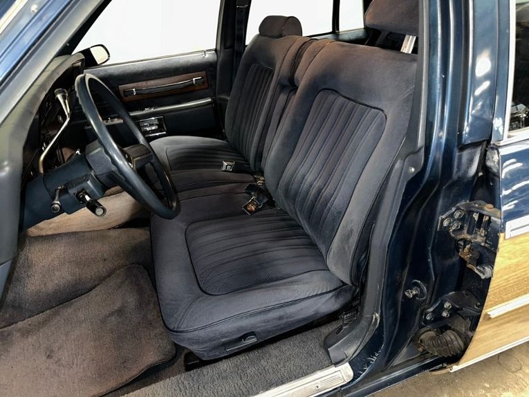Chevrolet-Caprice-1989-Blue-Woodgrain-Blue-2