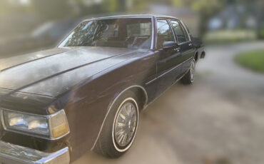 Chevrolet-Caprice-1989-Sedan-2