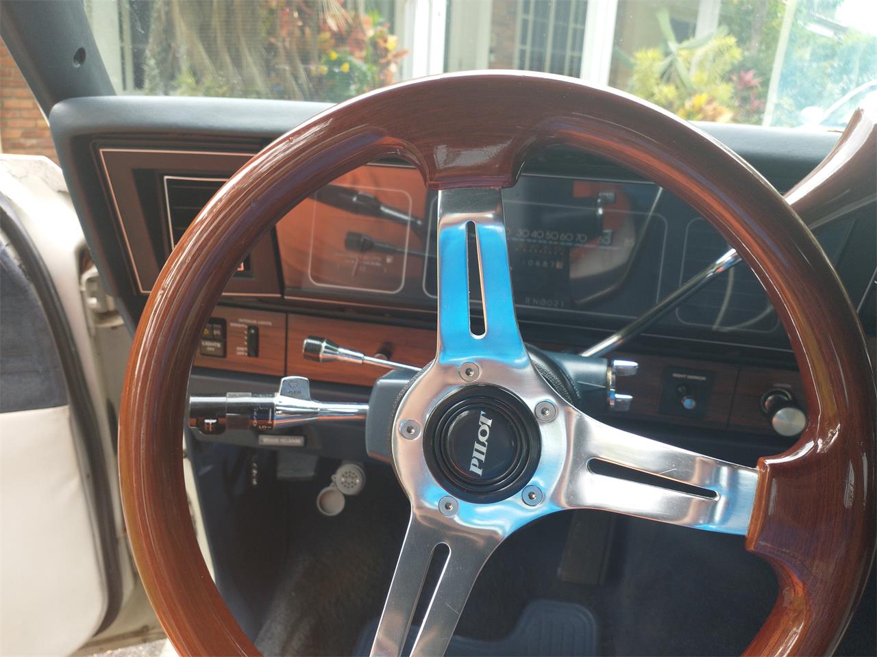 Chevrolet-Caprice-1989-White-Blue-and-White-10