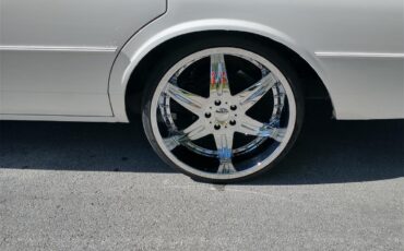 Chevrolet-Caprice-1989-White-Blue-and-White-4