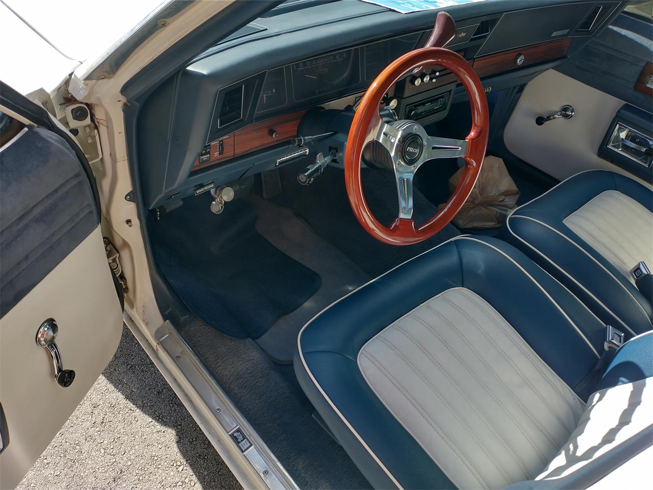Chevrolet-Caprice-1989-White-Blue-and-White-7