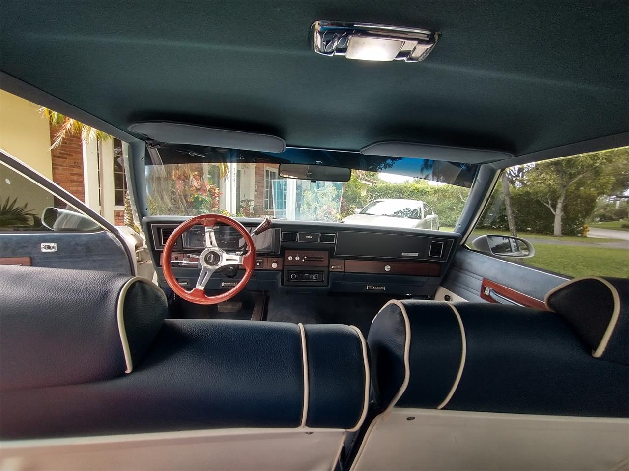 Chevrolet-Caprice-1989-White-Blue-and-White-8