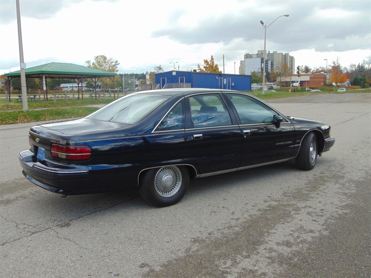 Chevrolet-Caprice-1991-Dark-Sapphire-Federal-Blue-3