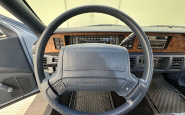 Chevrolet-Caprice-1992-Light-Sapphire-Metal-Blue-46