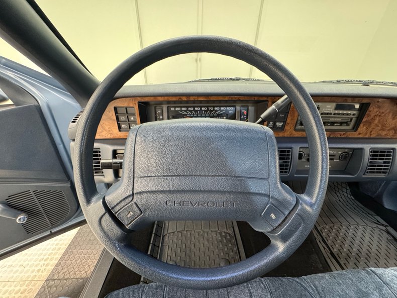 Chevrolet-Caprice-1992-Light-Sapphire-Metal-Blue-46