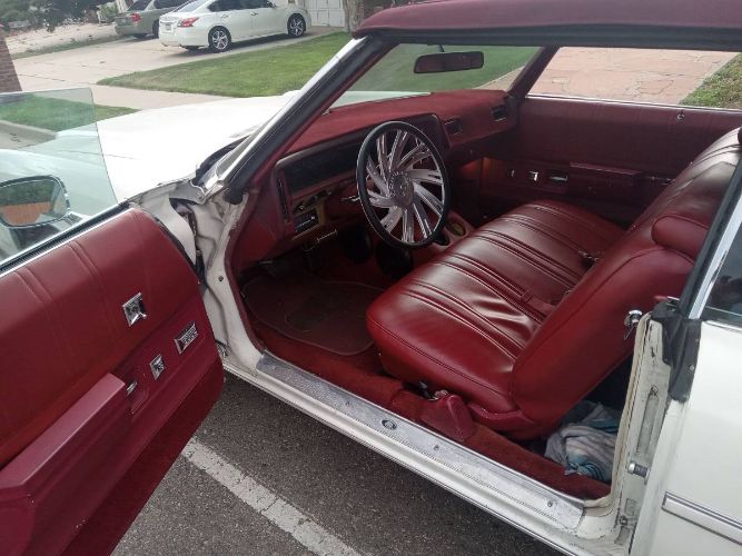 Chevrolet-Caprice-classic-1975-11