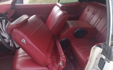 Chevrolet-Caprice-classic-1975-12