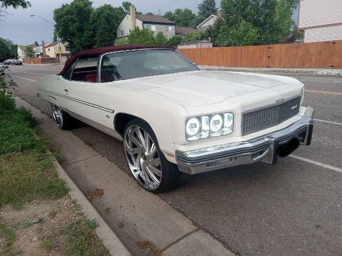 Chevrolet-Caprice-classic-1975-3