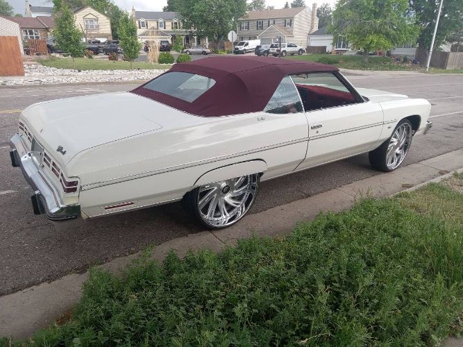 Chevrolet-Caprice-classic-1975-9