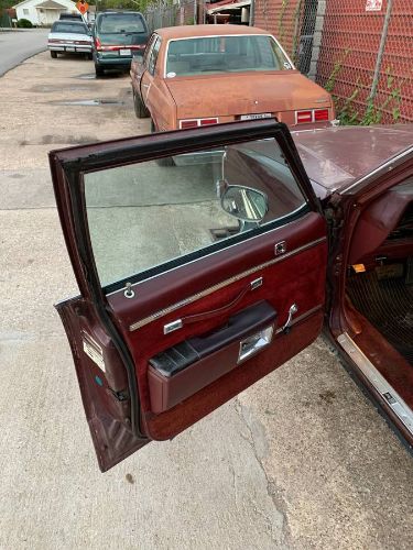 Chevrolet-Caprice-classic-1984-Red-17
