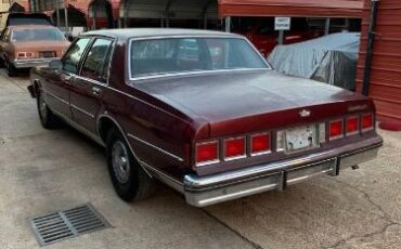 Chevrolet-Caprice-classic-1984-Red-5