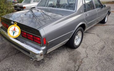 Chevrolet-Caprice-classic-1989-2