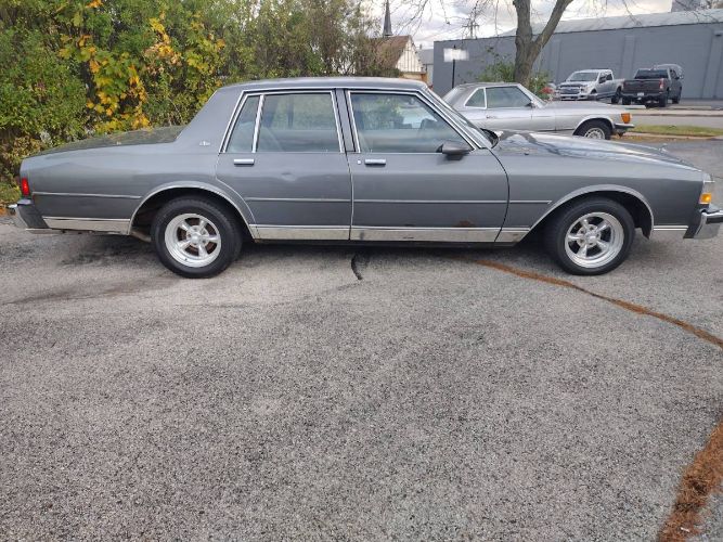 Chevrolet-Caprice-classic-1989-4