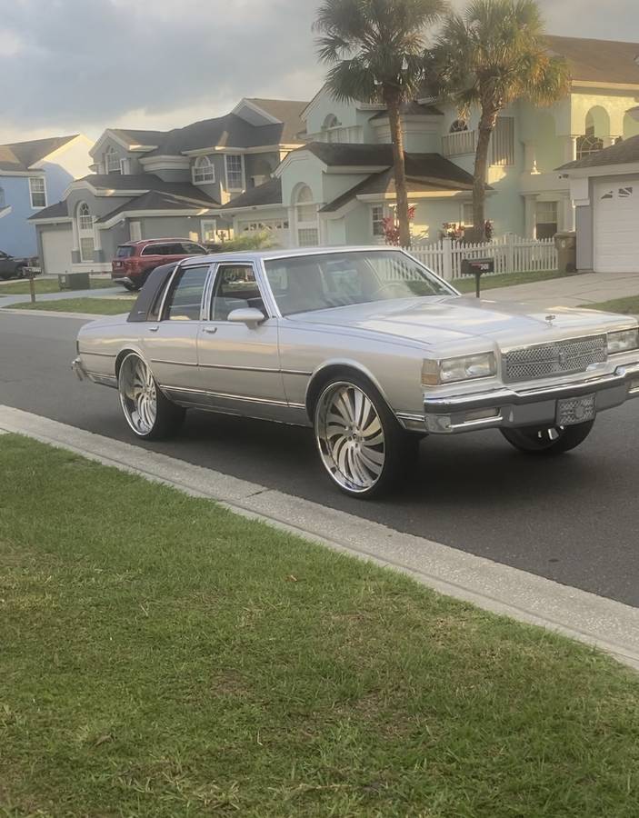 Chevrolet-Caprice-classic-1989-silver-3
