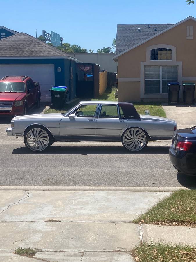 Chevrolet-Caprice-classic-1989-silver