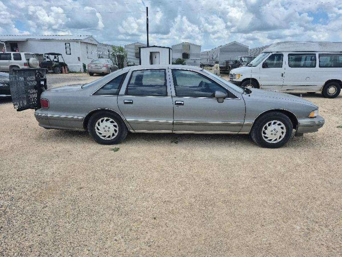 Chevrolet-Caprice-classic-1994-5