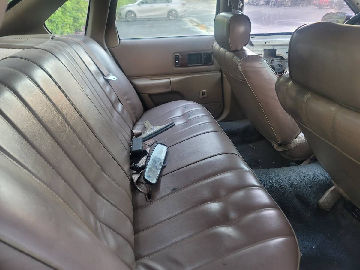 Chevrolet-Caprice-classic-1995-grey-1