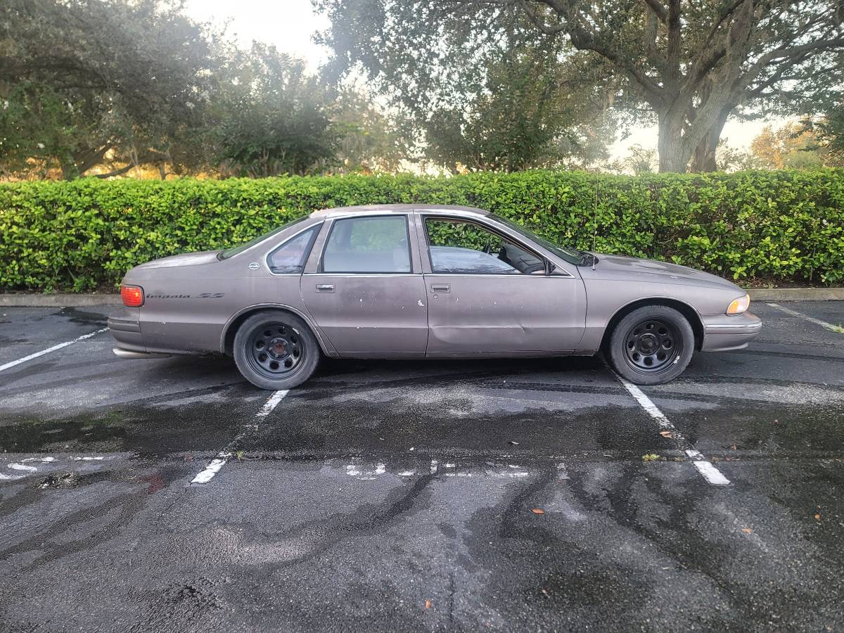 Chevrolet-Caprice-classic-1995-grey-16