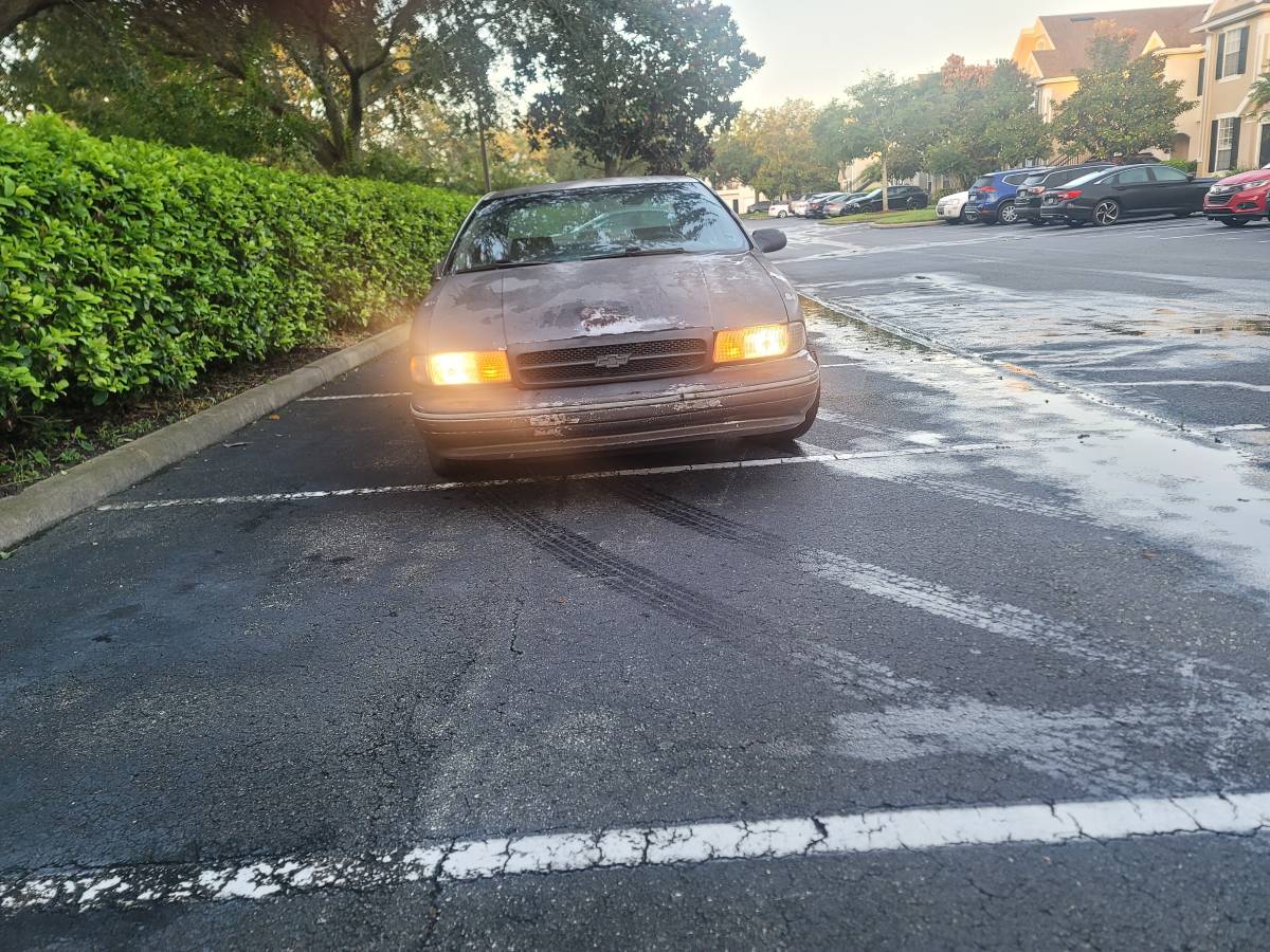Chevrolet-Caprice-classic-1995-grey-19