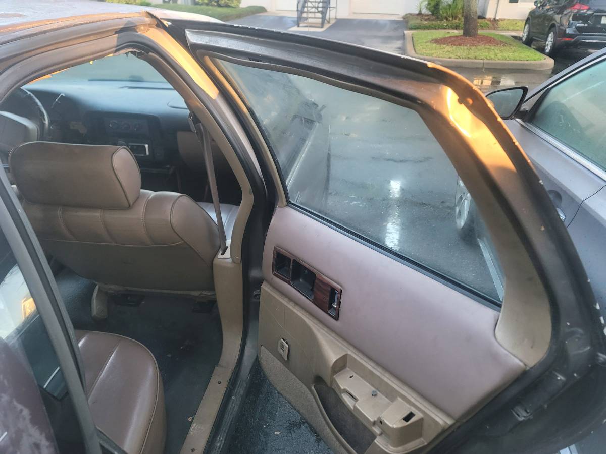 Chevrolet-Caprice-classic-1995-grey-3