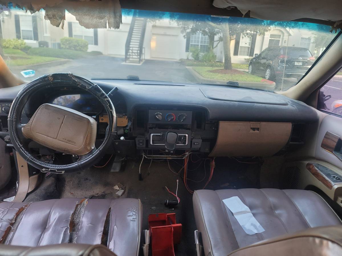 Chevrolet-Caprice-classic-1995-grey-9