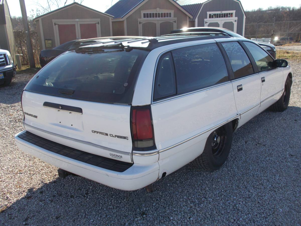 Chevrolet-Caprice-wagon-1995-3
