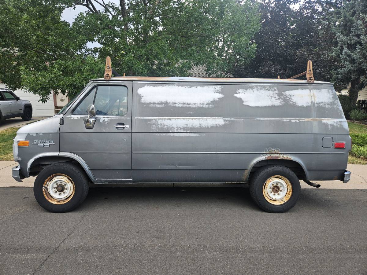 Chevrolet-Cargo-van-g30-series-1989-silver-1