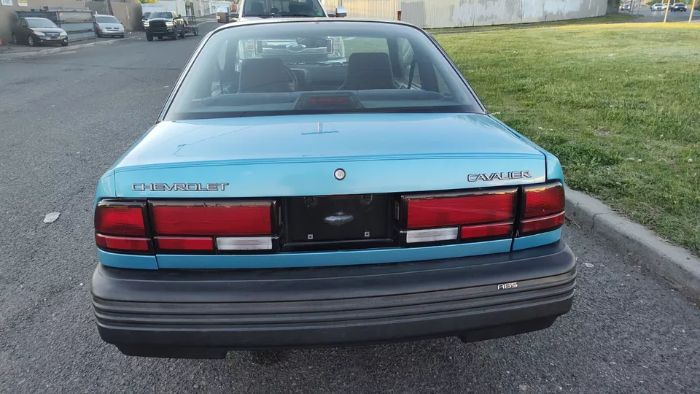 Chevrolet-Cavalier-1993-3