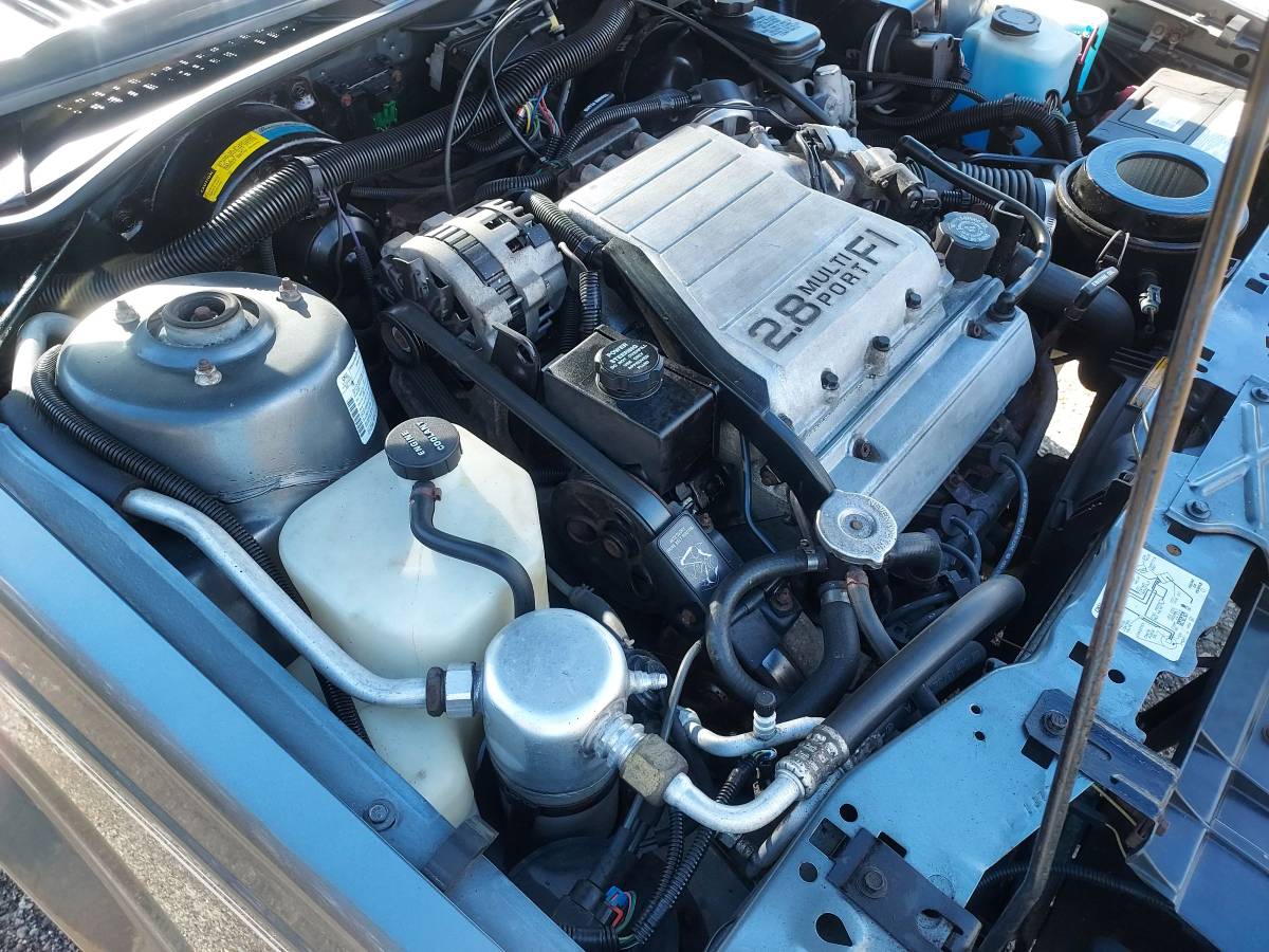 Chevrolet-Cavalier-z24-1988-grey-18