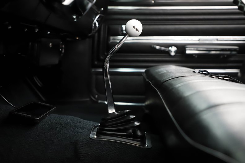 Chevrolet-Chevelle-1966-Cortez-Silver-Black-46