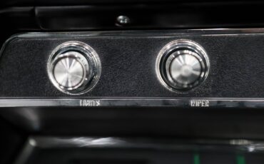 Chevrolet-Chevelle-1966-Cortez-Silver-Black-49