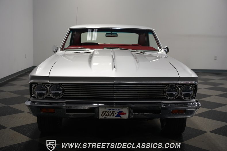 Chevrolet-Chevelle-1966-Titanium-Silver-Red-21
