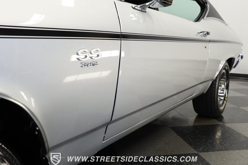 Chevrolet-Chevelle-1969-Cortez-Silver-Black-1