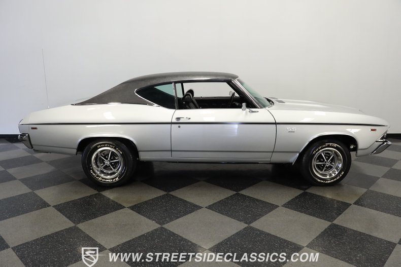 Chevrolet-Chevelle-1969-Cortez-Silver-Black-17