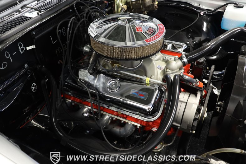 Chevrolet-Chevelle-1969-Cortez-Silver-Black-33