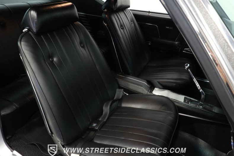 Chevrolet-Chevelle-1969-Cortez-Silver-Black-42
