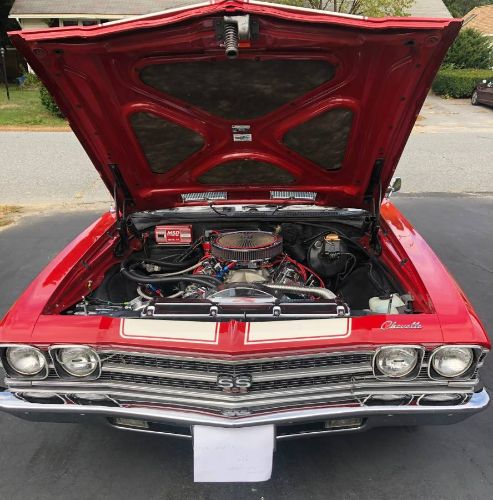 Chevrolet-Chevelle-1969-Red-White-Stripes-Black-4