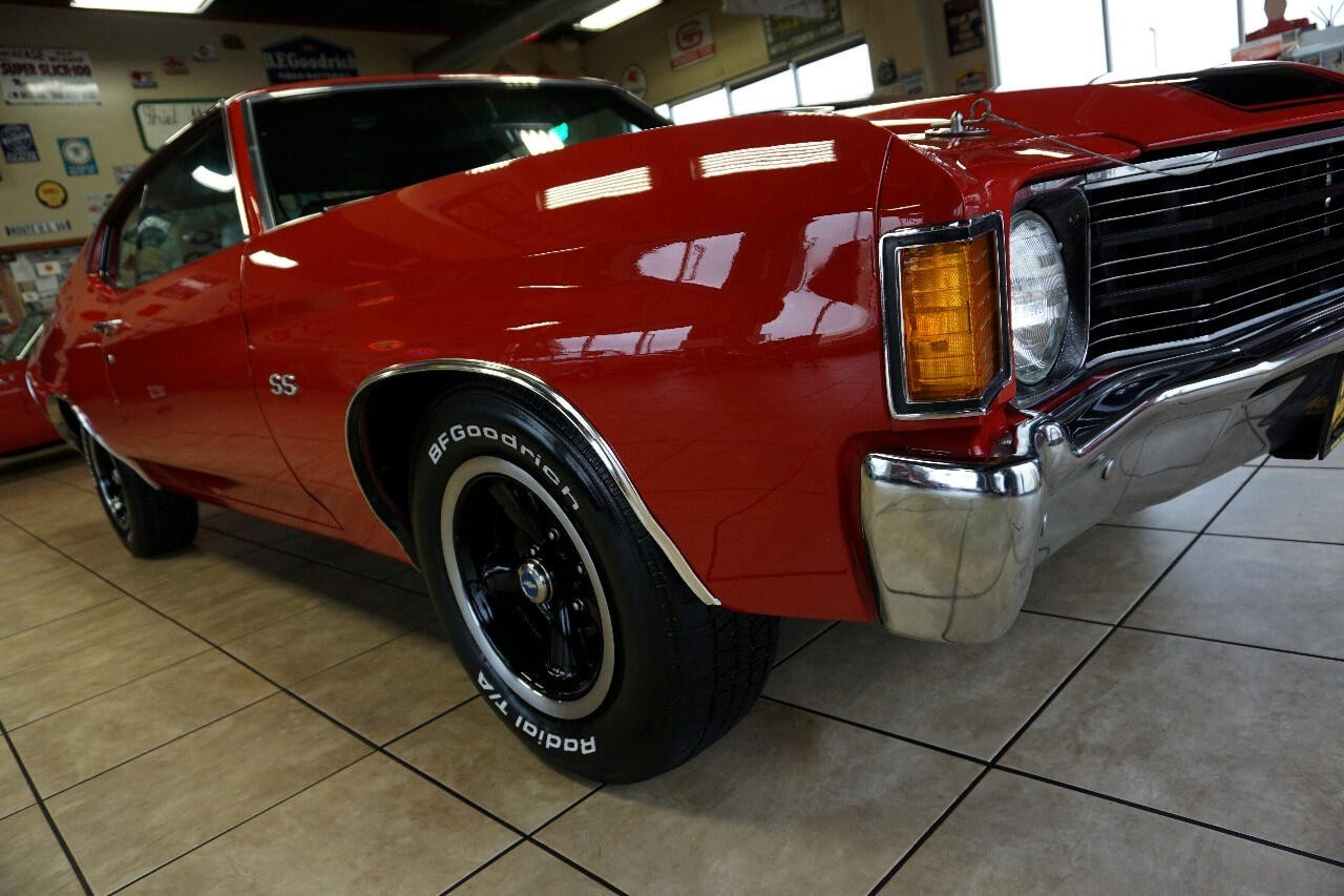 Chevrolet-Chevelle-1972-Classic-Car-12