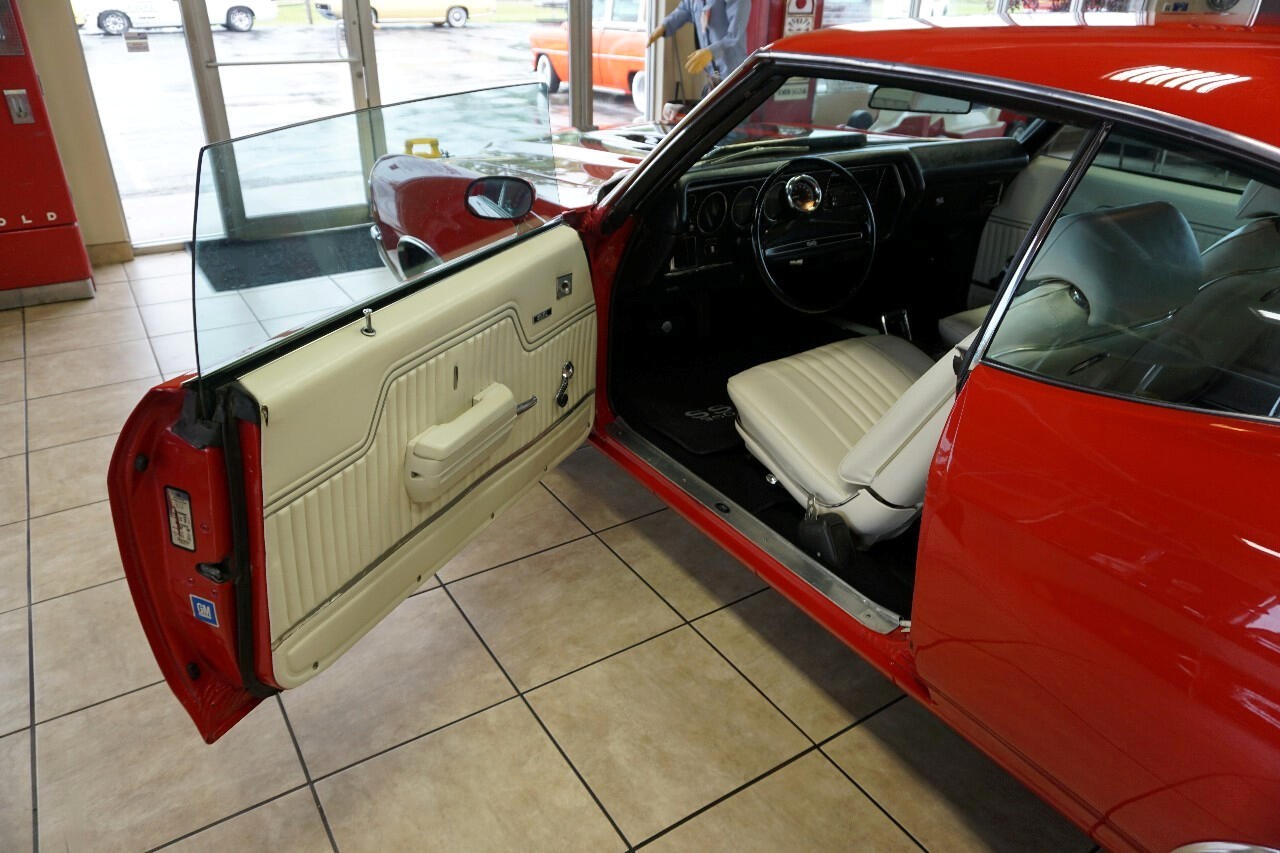 Chevrolet-Chevelle-1972-Classic-Car-19