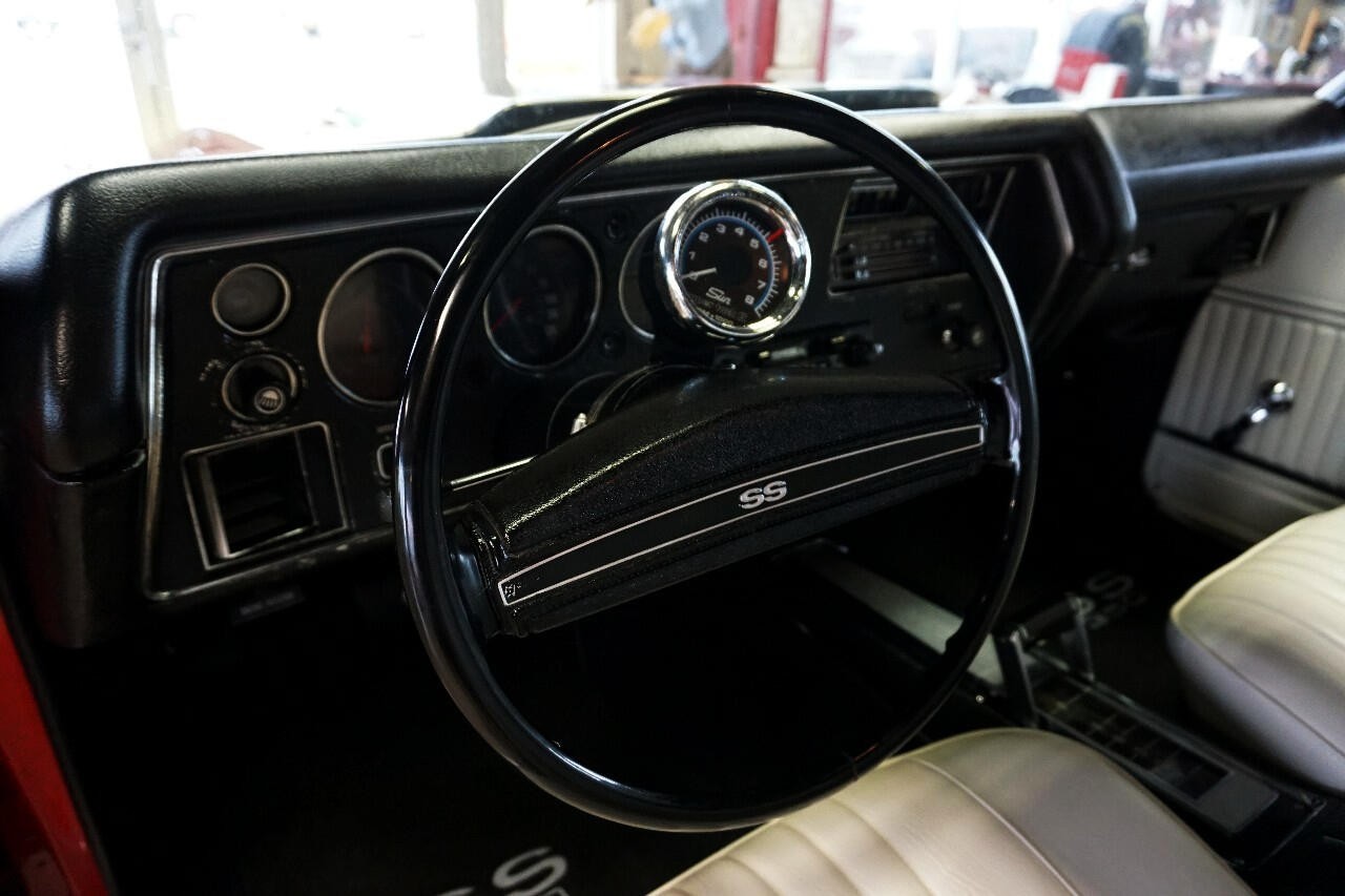 Chevrolet-Chevelle-1972-Classic-Car-25