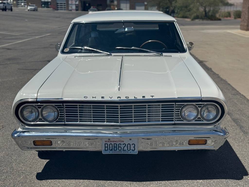 Chevrolet-Chevelle-ls-restomod-w-1964-white-10