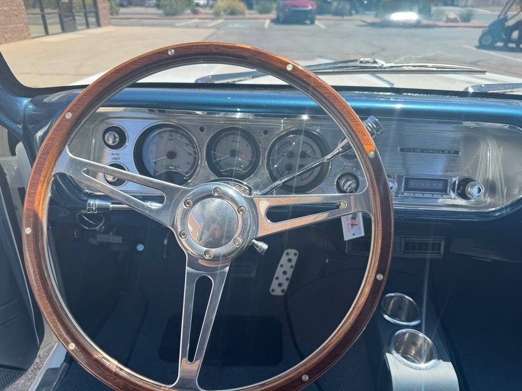 Chevrolet-Chevelle-ls-restomod-w-1964-white-12
