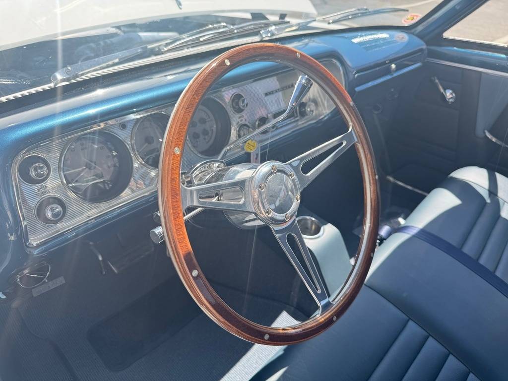 Chevrolet-Chevelle-ls-restomod-w-1964-white-20